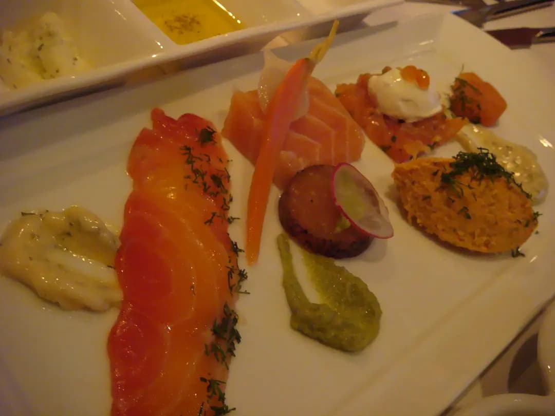 FINDS Restaurant & Bar photo 2