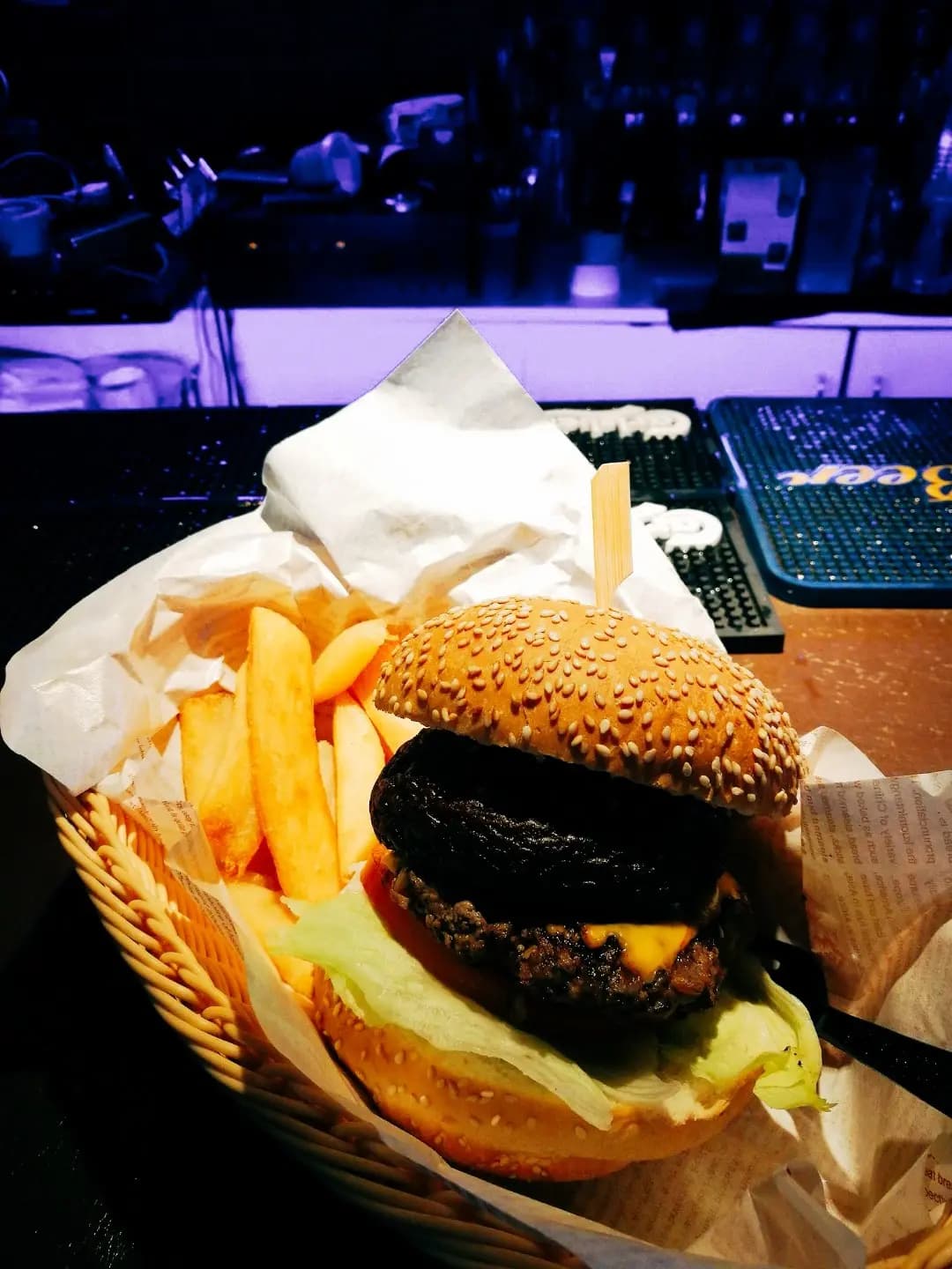 伊Burger Cafe photo 2