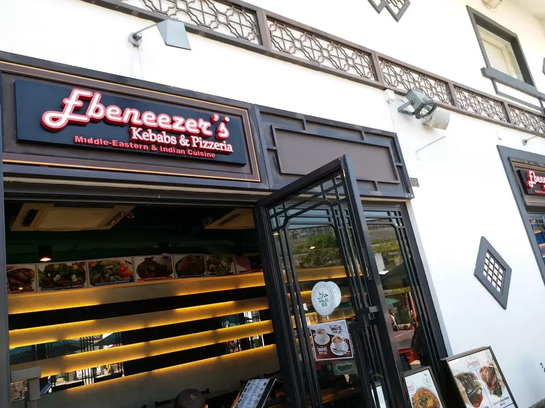 Ebeneezer's Kebabs & Pizzeria (昂坪市集) photo 6