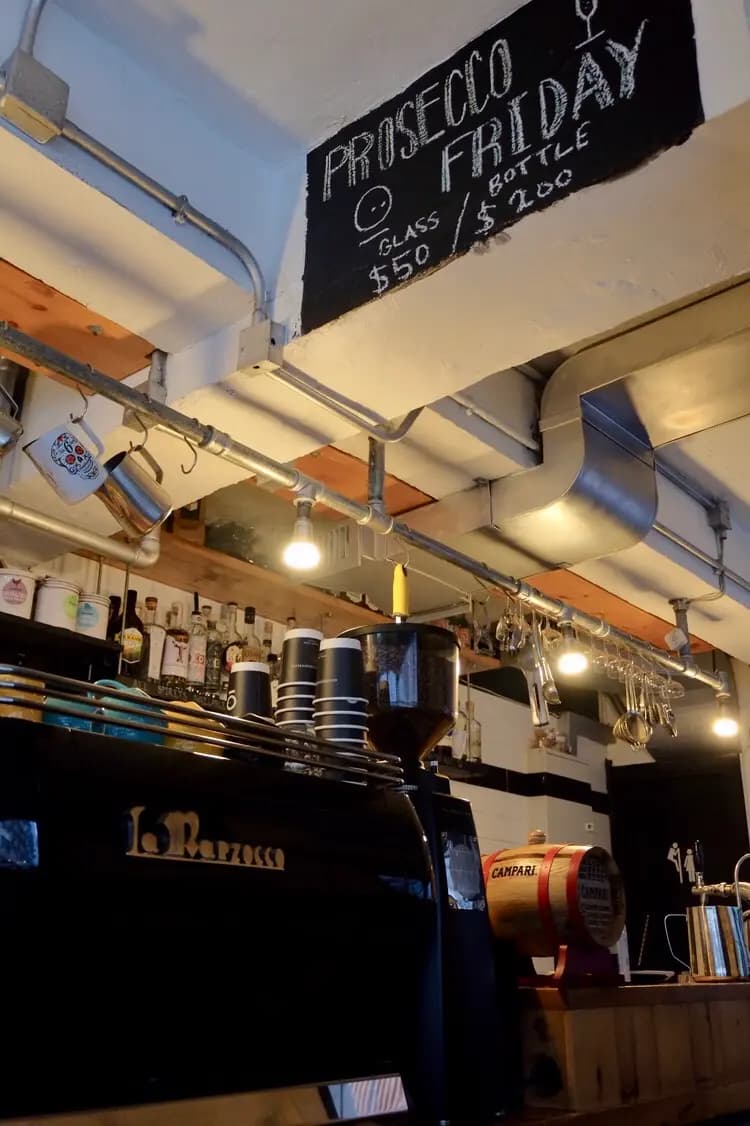 Winstons Coffee (皇后大道西) photo 6