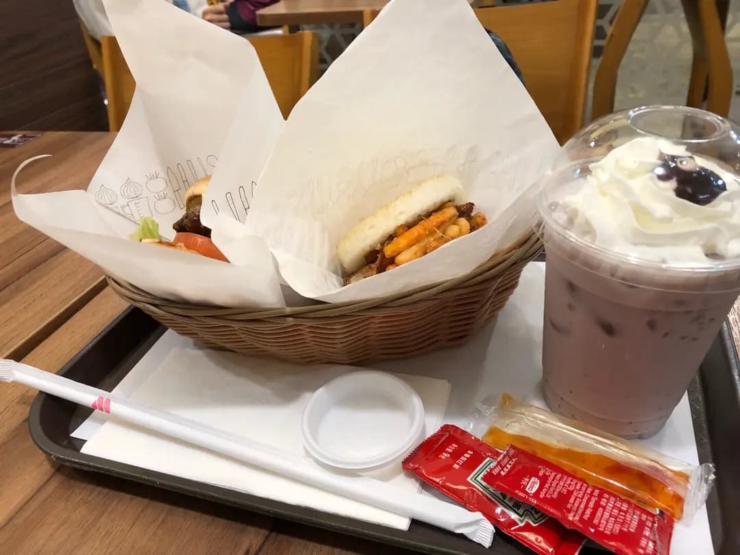 MOS Burger (Mikiki) photo 3