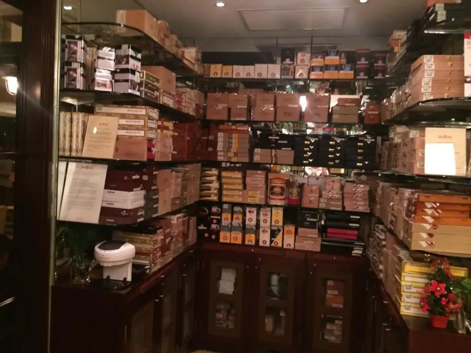 Pacific Cigar Divan photo 4