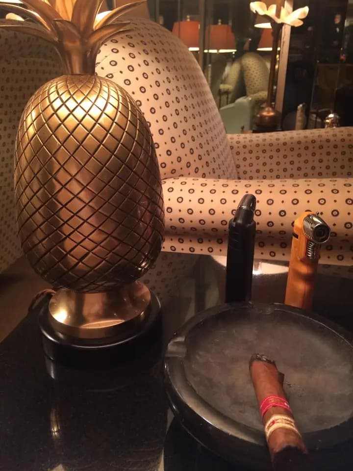 Pacific Cigar Divan photo 1