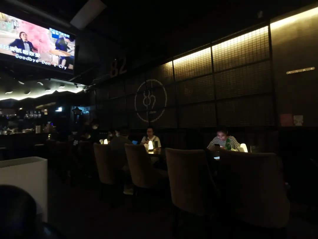82 photo 2