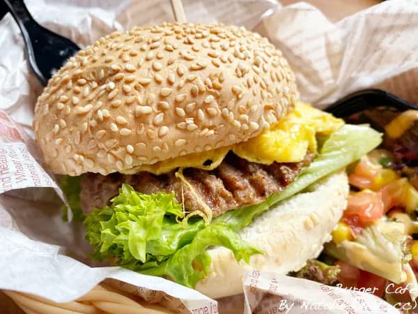 伊Burger Cafe photo 6