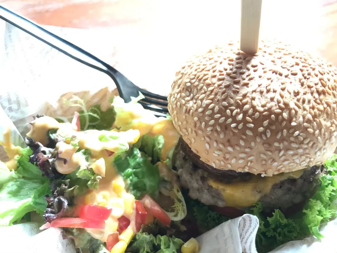 伊Burger Cafe photo 8