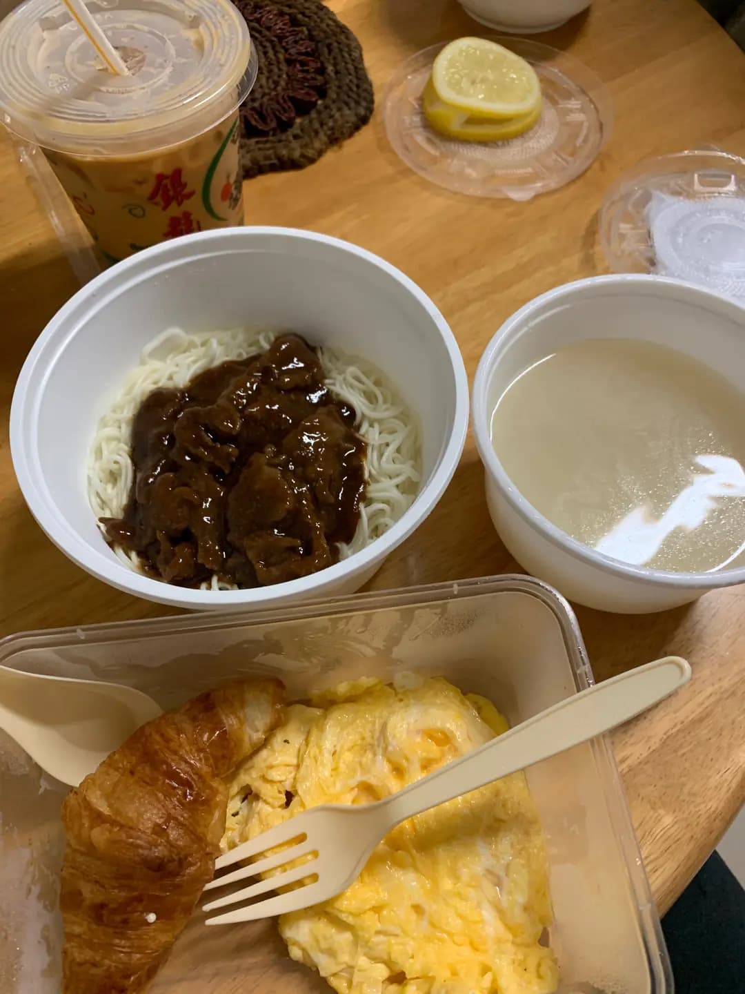 銀龍粉麵茶餐廳 photo 3