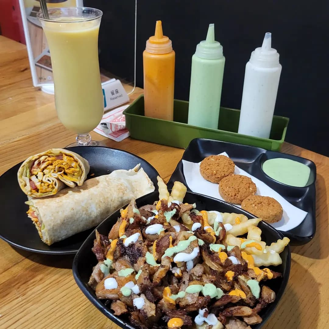Ebeneezer's Kebabs & Pizzeria (駱克道) photo 7