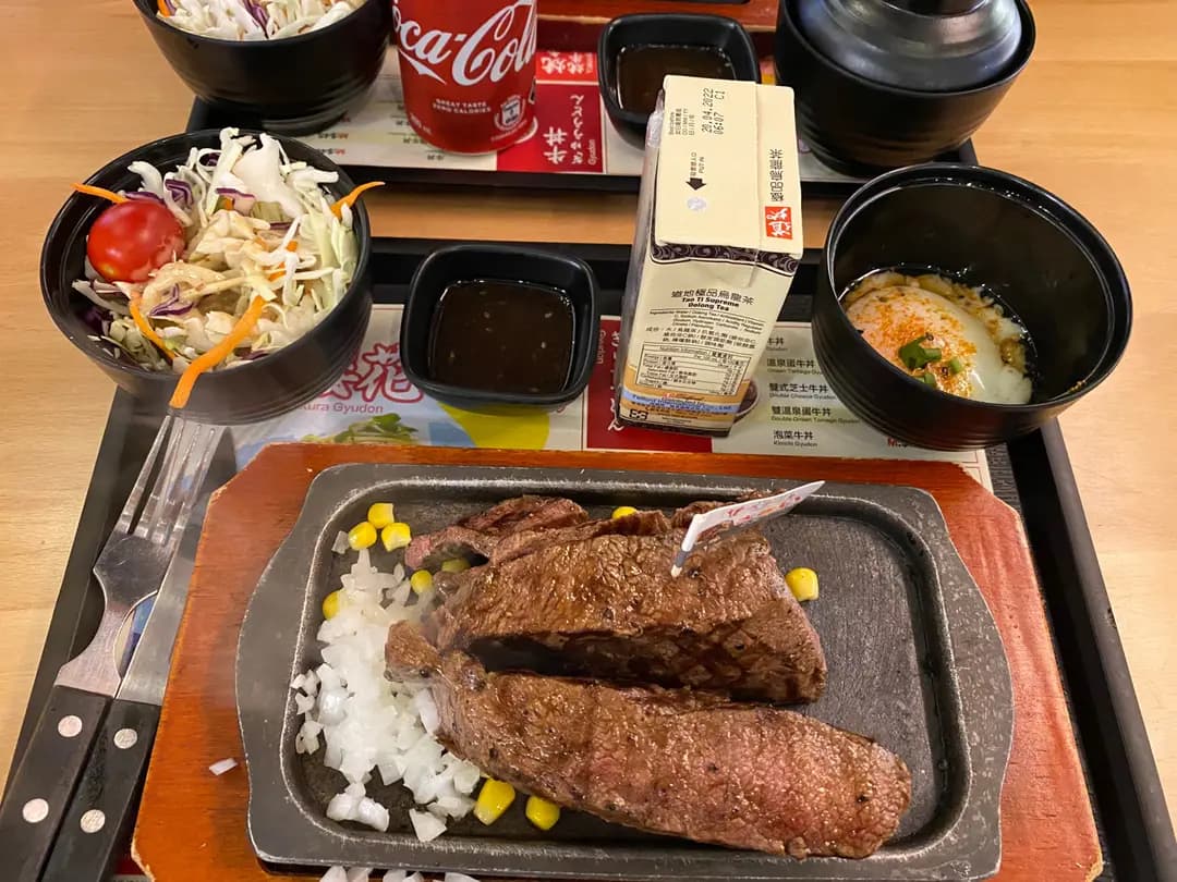 岩盤牛扒ミディアムレア ステーキ (Mikiki) photo 1