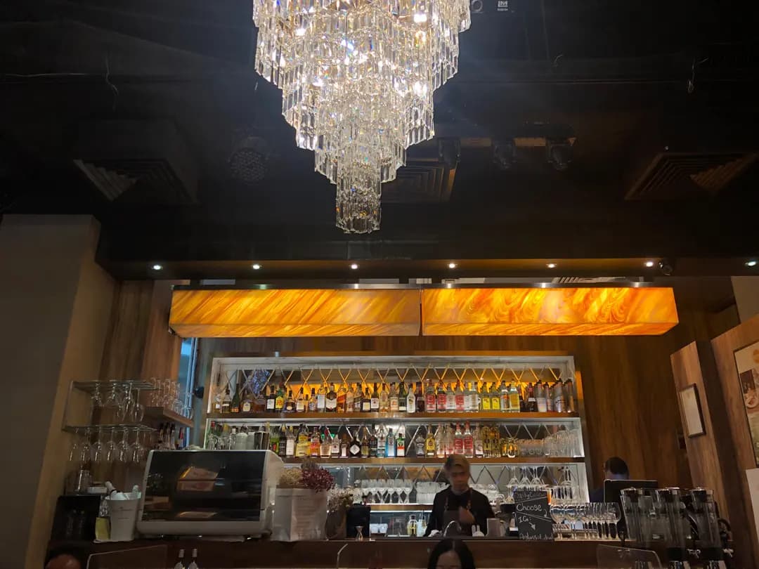LAB EAT Restaurant & Bar (金巴利道) photo 2
