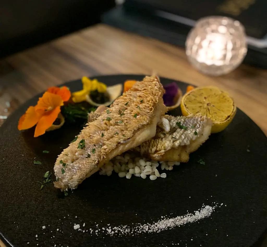 LAB EAT Restaurant & Bar (金巴利道) photo 1