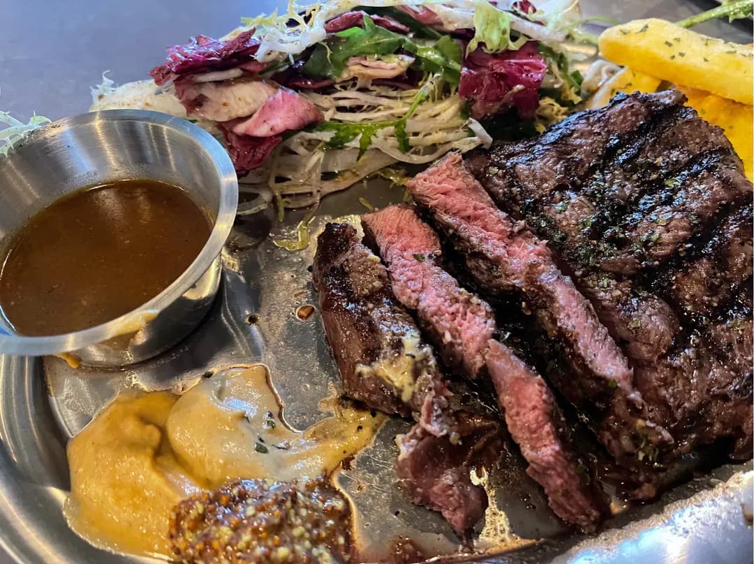 THE BOTTLE & STEAK (第一街) photo 3