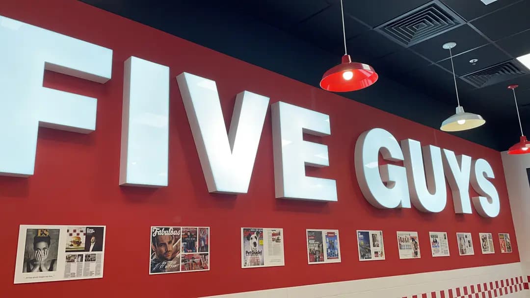 FIVE GUYS photo 5