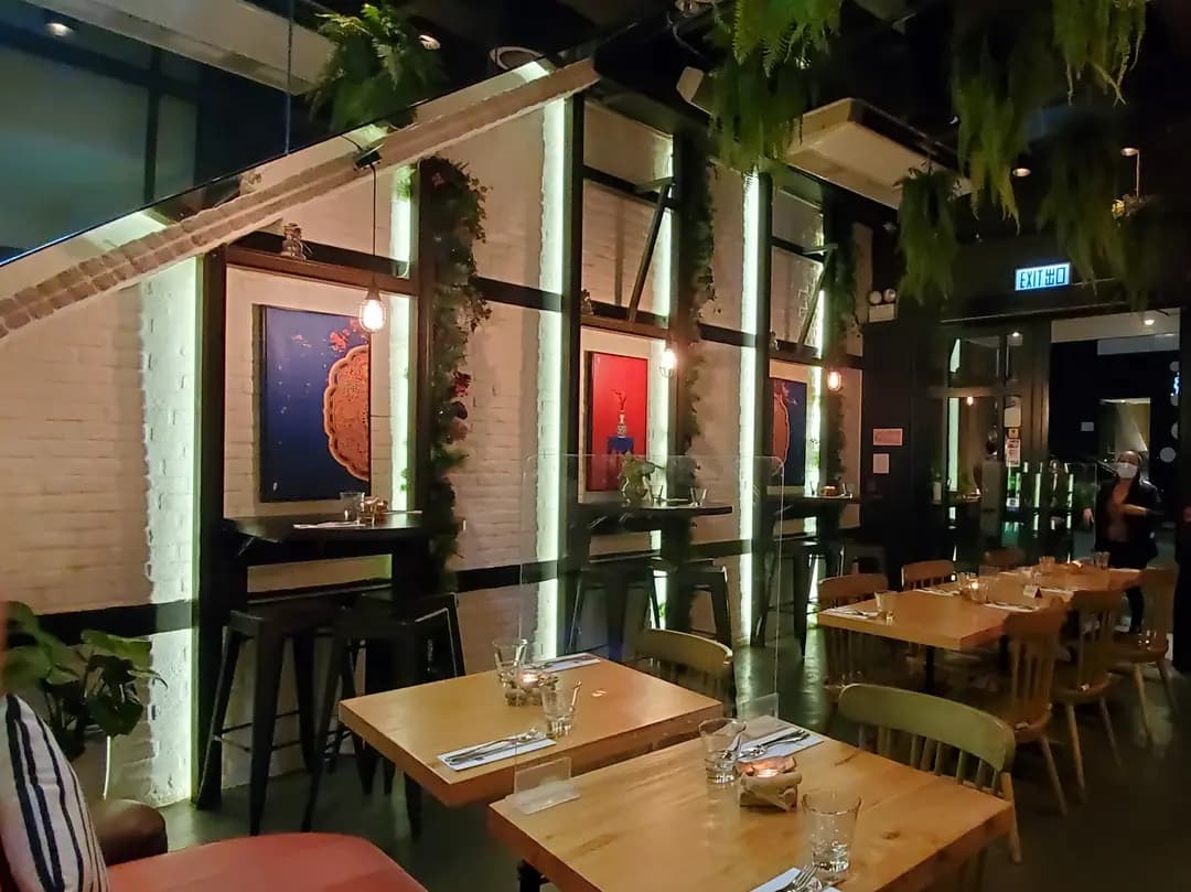 Ollies Bar & Grill photo 8