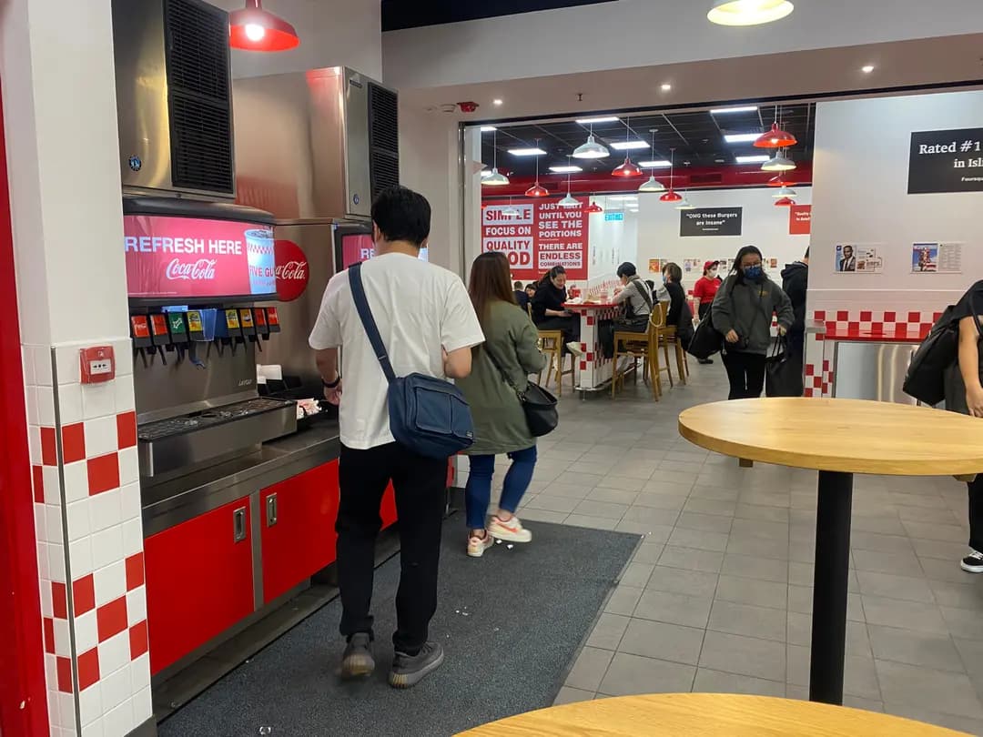 FIVE GUYS photo 1