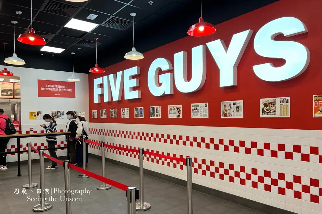 FIVE GUYS photo 3
