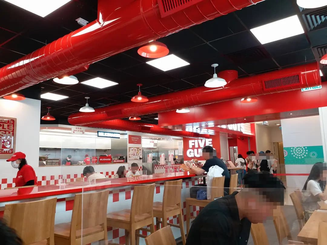 FIVE GUYS photo 2
