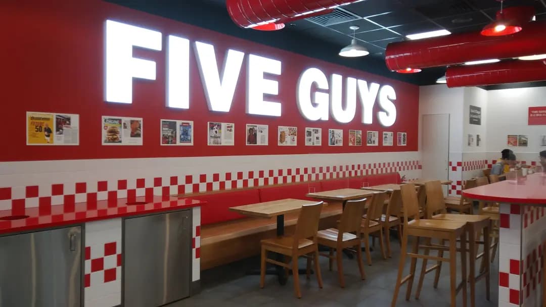 FIVE GUYS photo 6