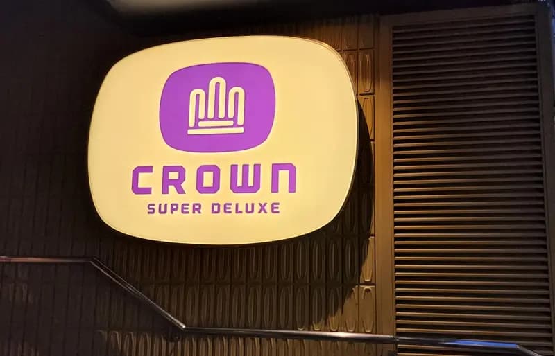 Crown Super Deluxe photo 1
