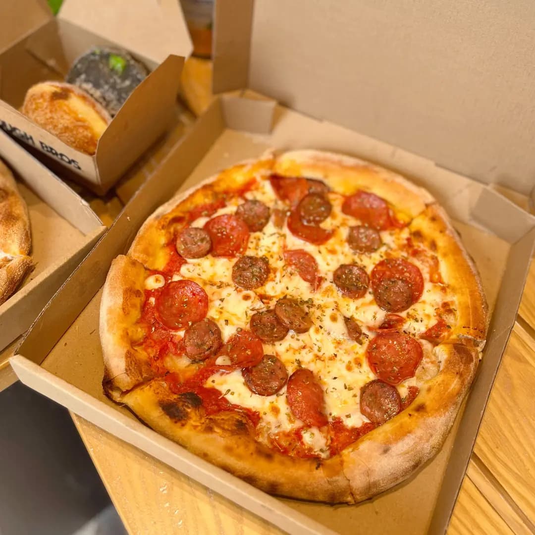 Dough Bros Pizza & Doughnuts (明新大廈) photo 8