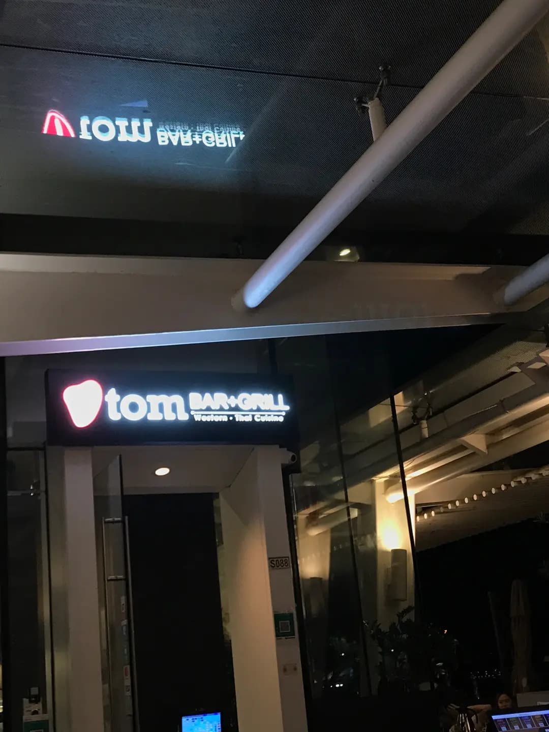 Tom Bar & Grill photo 2