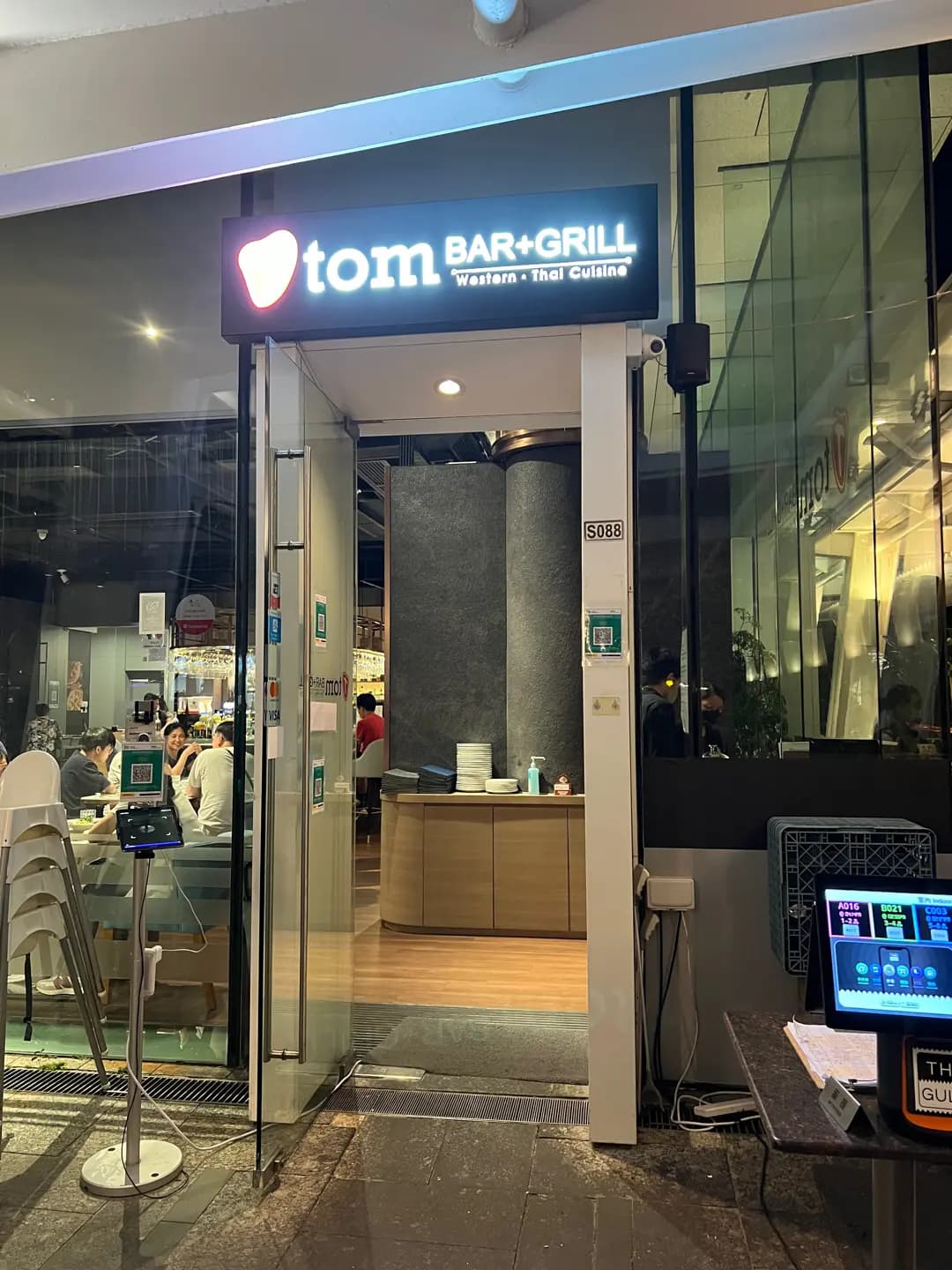 Tom Bar & Grill photo 1