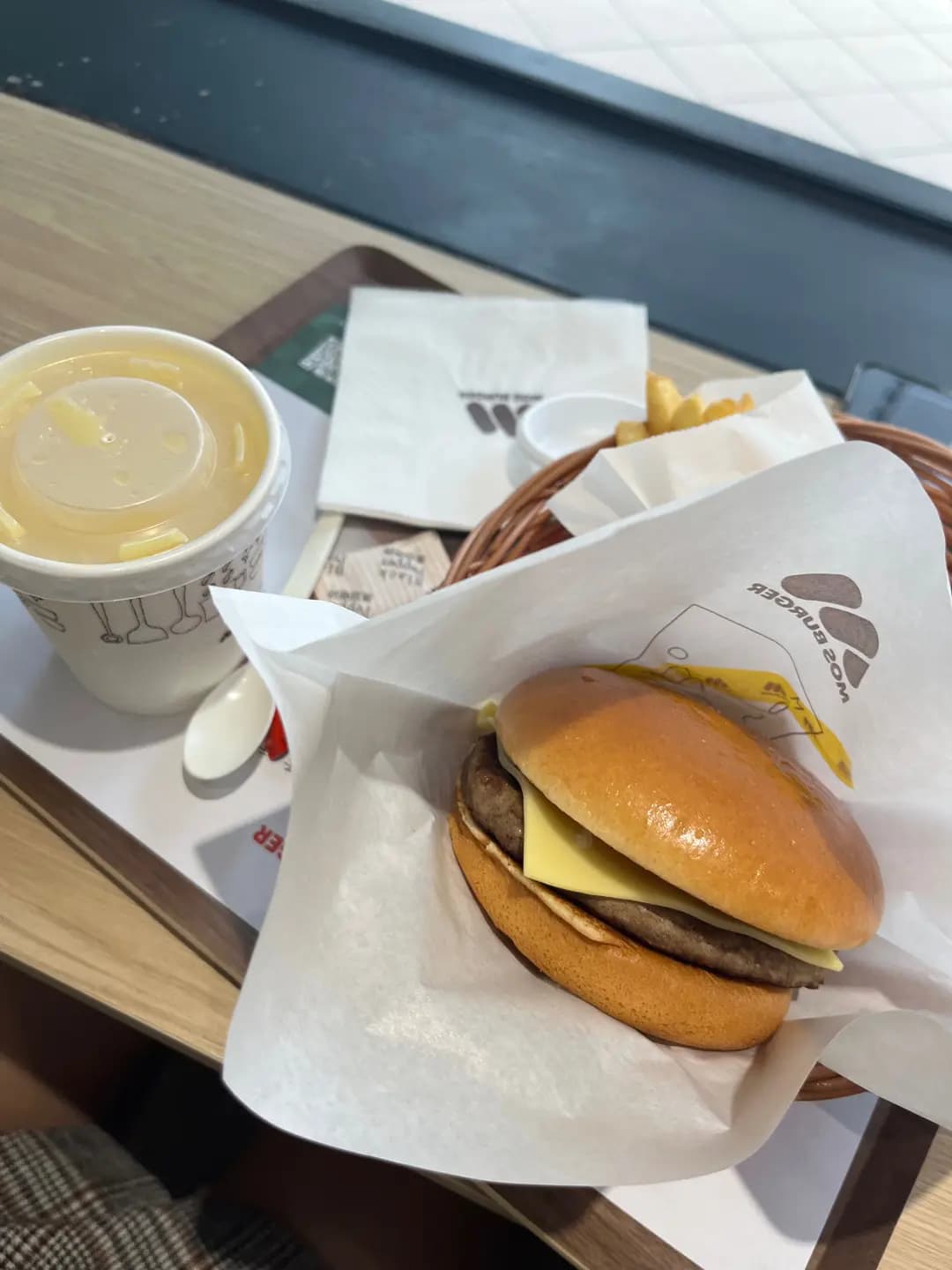 MOS Burger (麗閣邨) photo 1