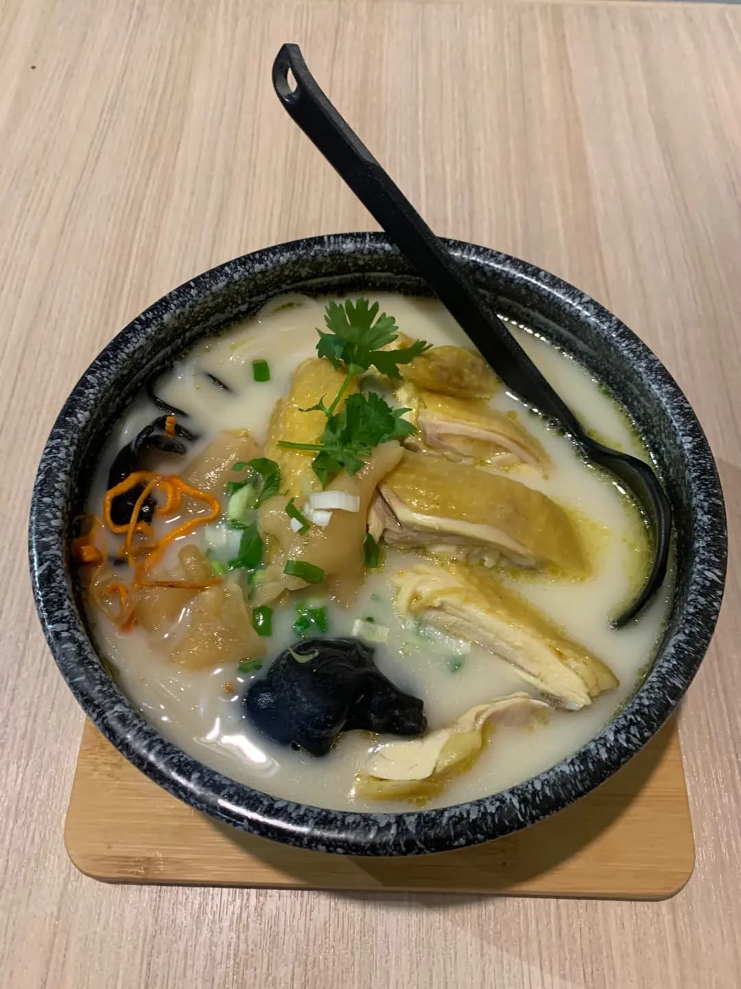 雞駅花膠雞米線專門店 photo 4