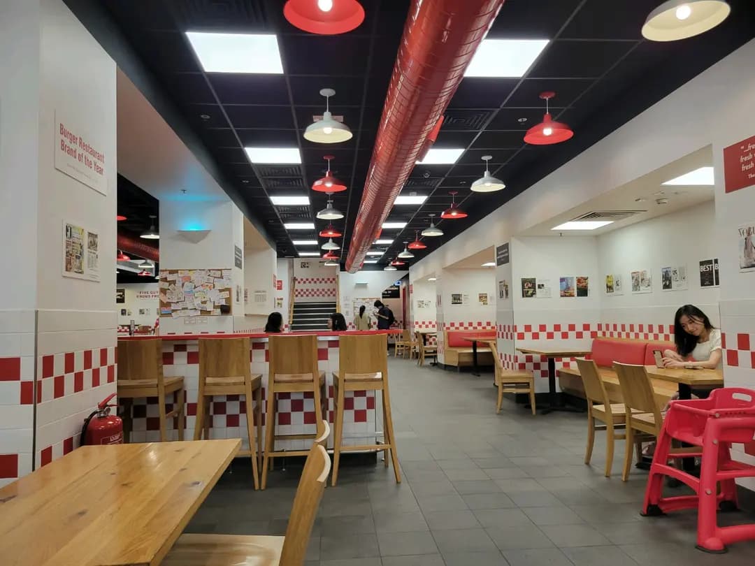 FIVE GUYS photo 6