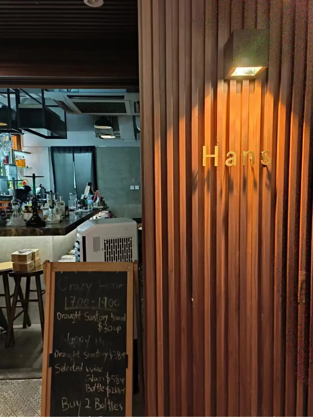 Hans Bar and Restaurant photo 2