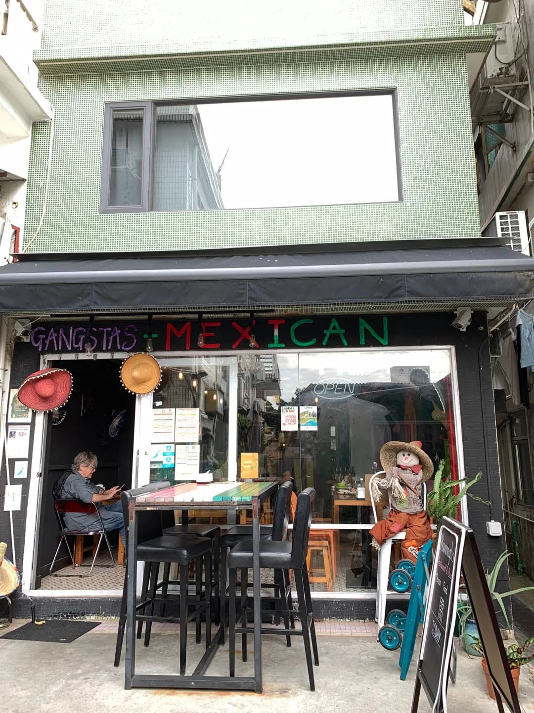 Los Gangstas Restaurant photo 4