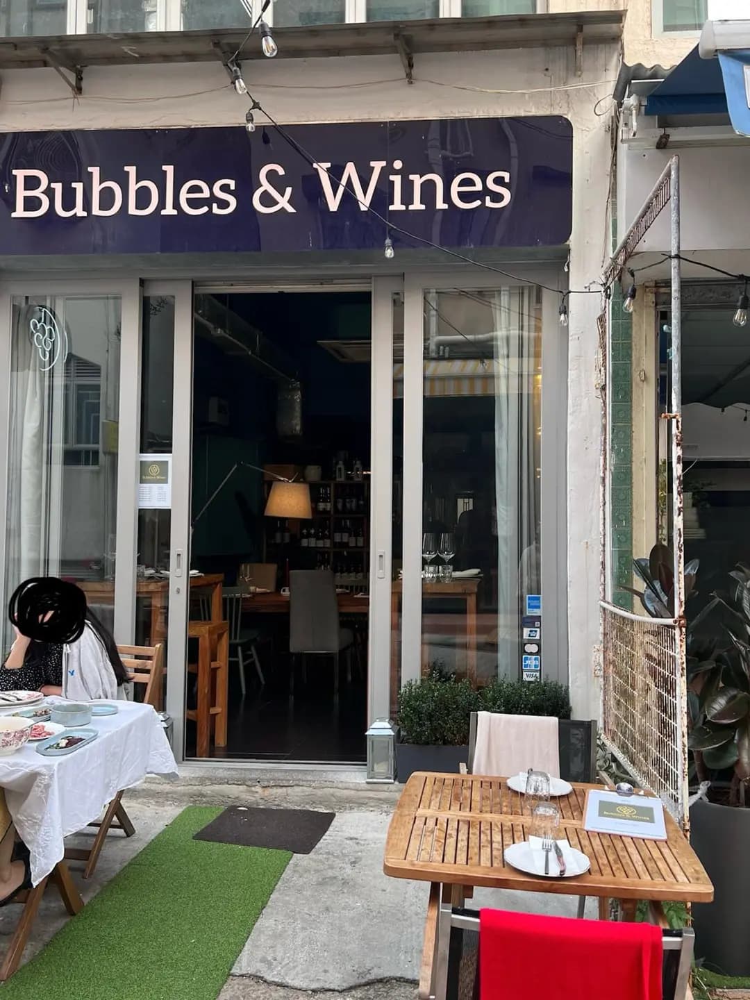 Bubbles & Wines photo 6