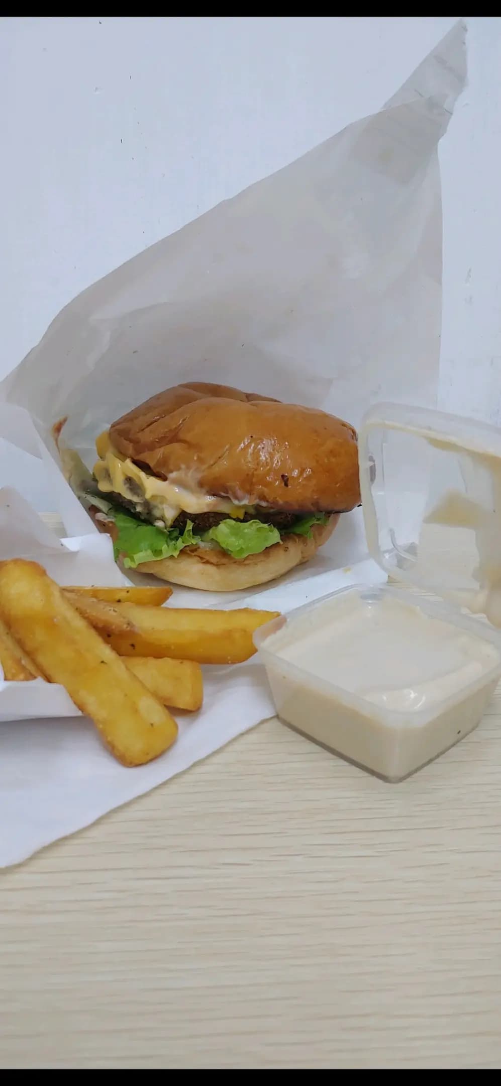 MIRROR BURGER (皇后大道西) photo 3