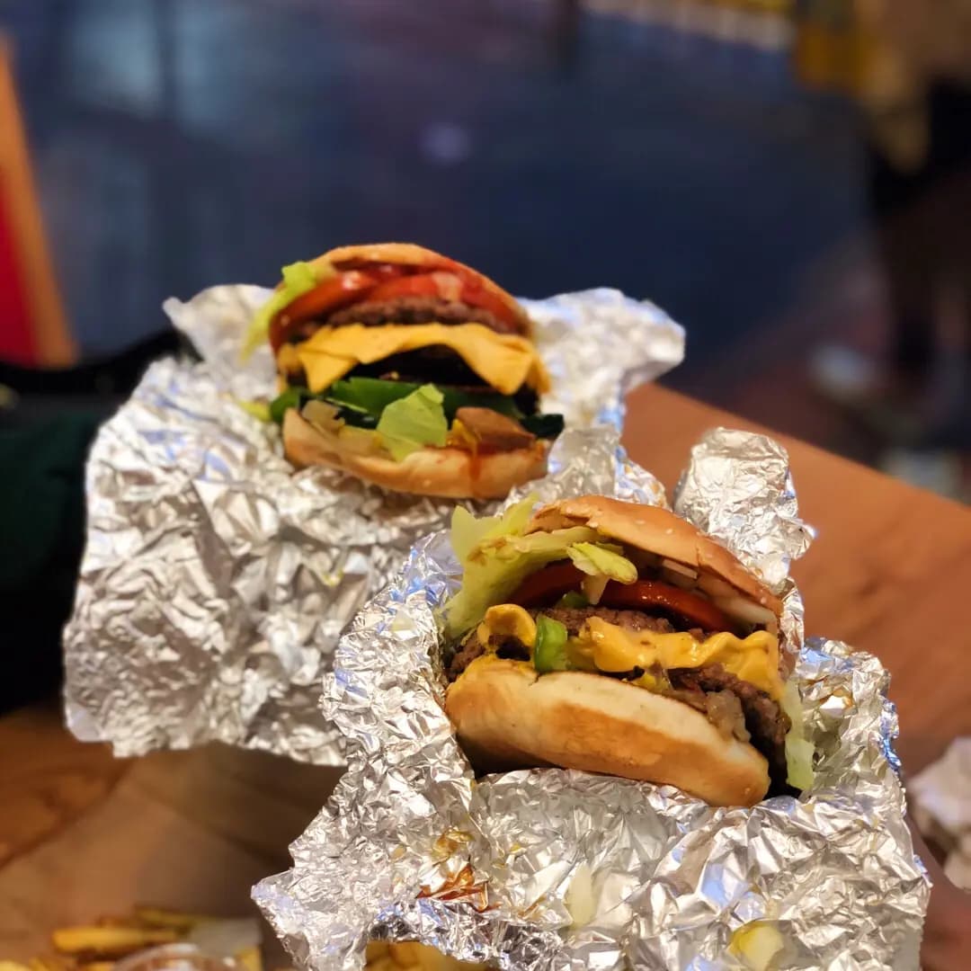 FIVE GUYS photo 2