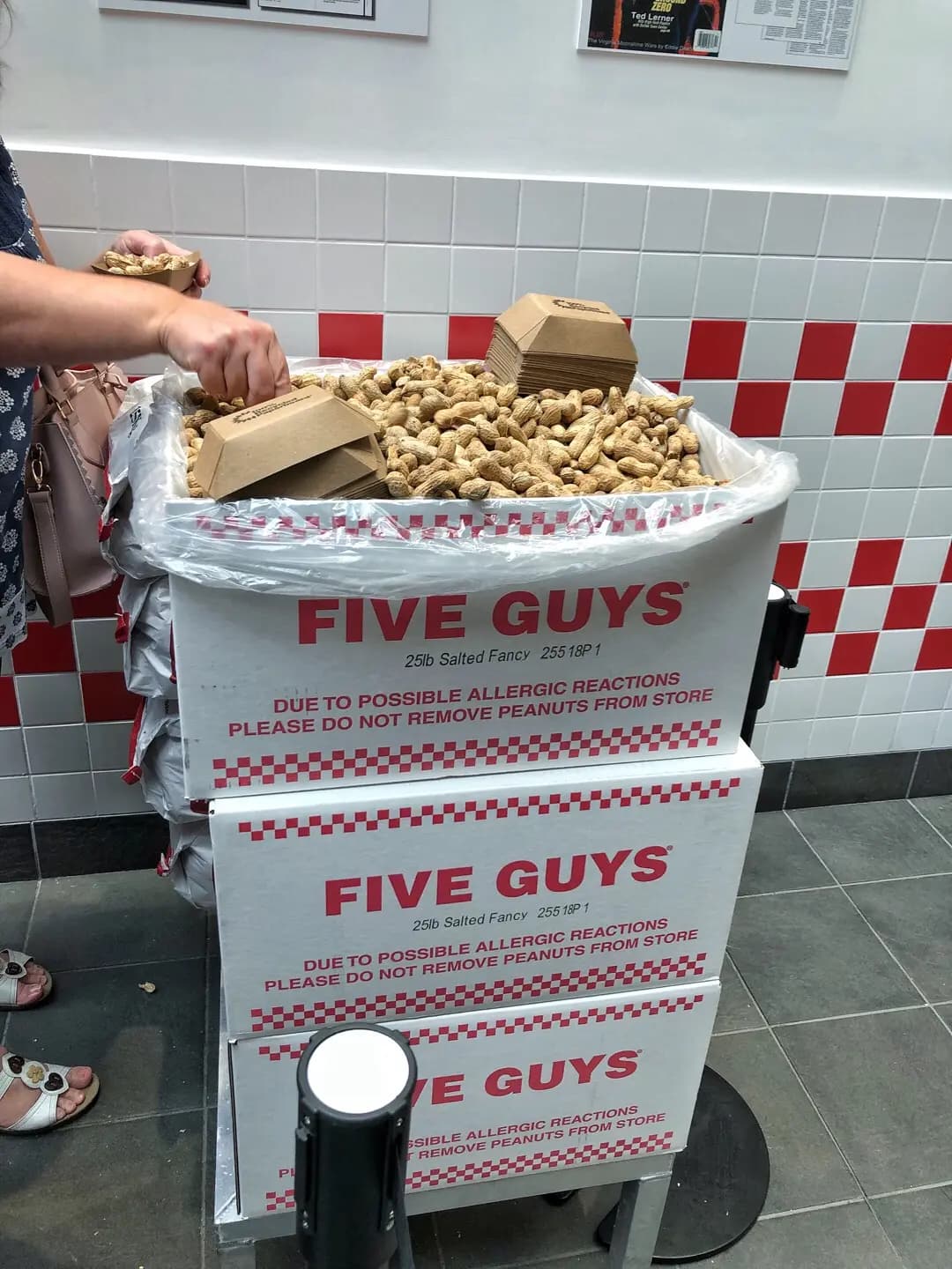 FIVE GUYS photo 3