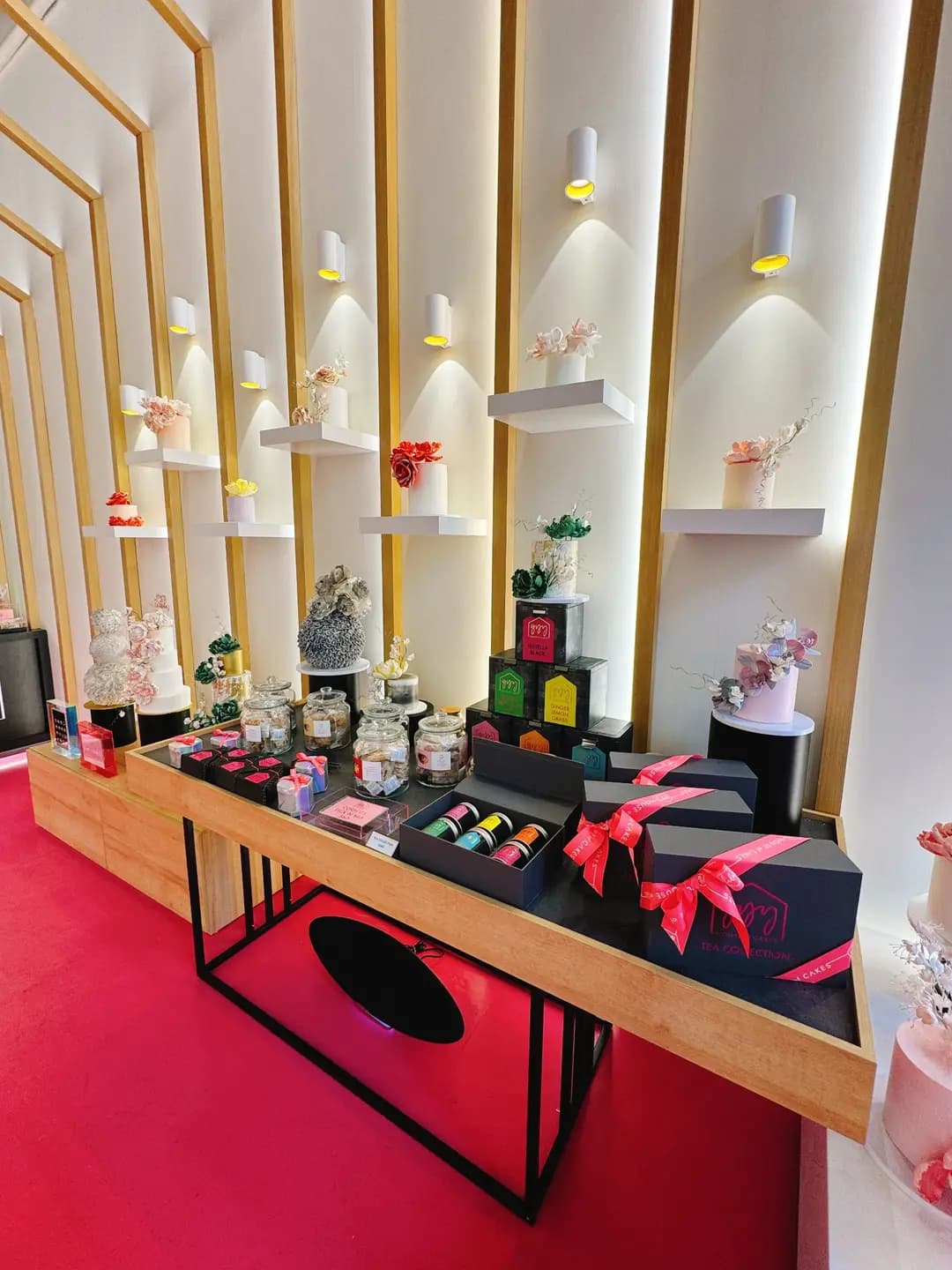 YYY House of Cakes photo 4