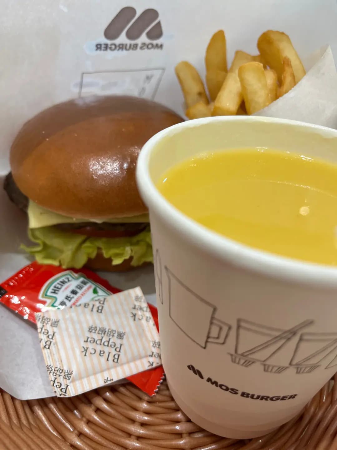 MOS Burger (上水中心) photo 8