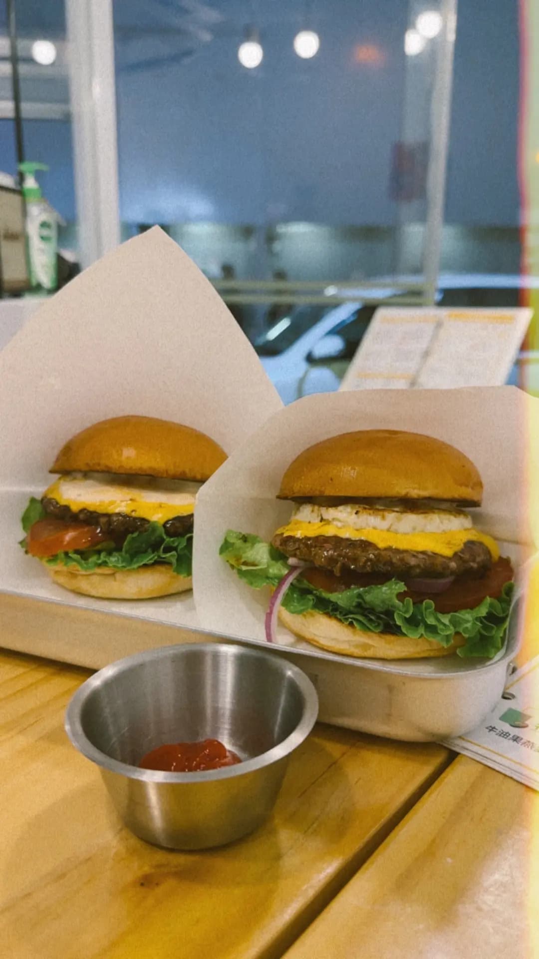 MIRROR BURGER (寶榮大廈) photo 8