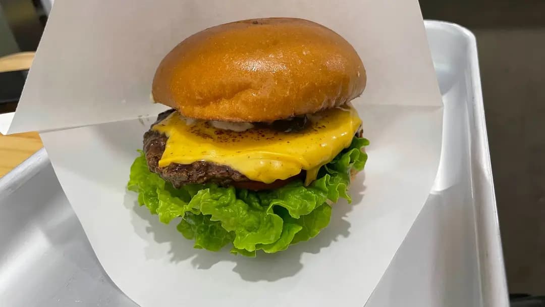 MIRROR BURGER (寶榮大廈) photo 4