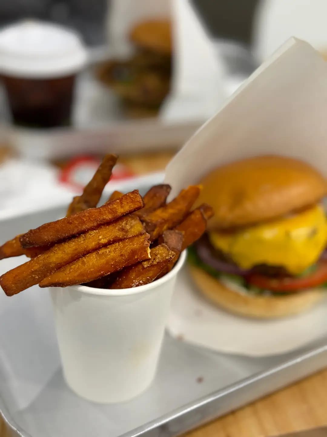 MIRROR BURGER (皇后大道西) photo 6