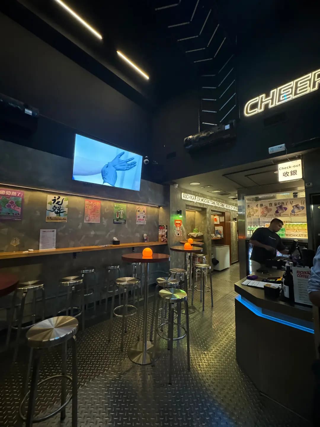 貓員外精釀酒館 (荷李活道) photo 6