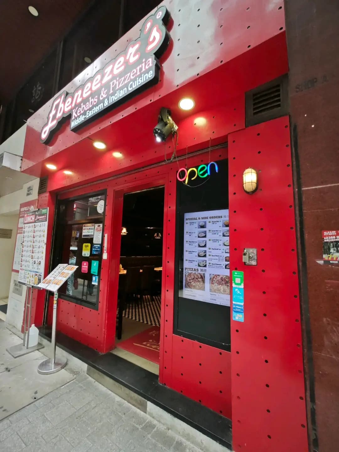 Ebeneezer's Kebabs & Pizzeria (寶勒巷) photo 4