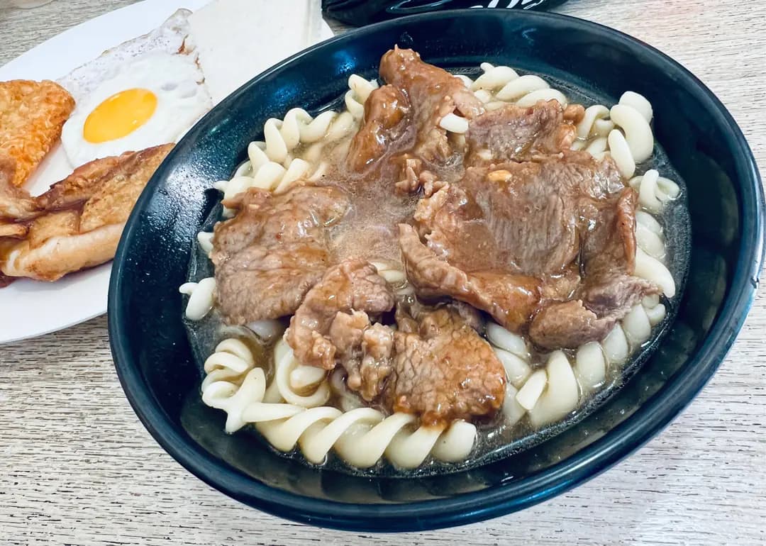 溢進茶餐廳 photo 1