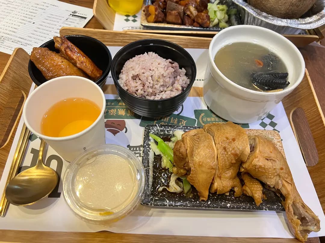 椰小盅燉湯專門店 (白楊街) photo 4