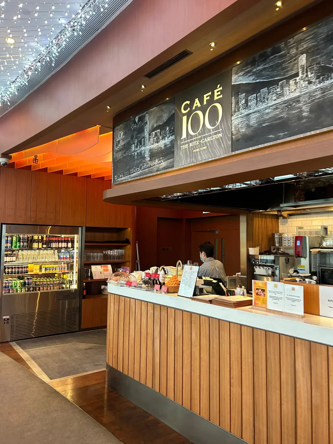 Café 100 by The Ritz-Carlton photo 8