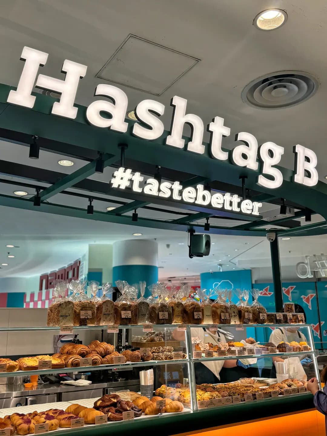 Hashtag B photo 7