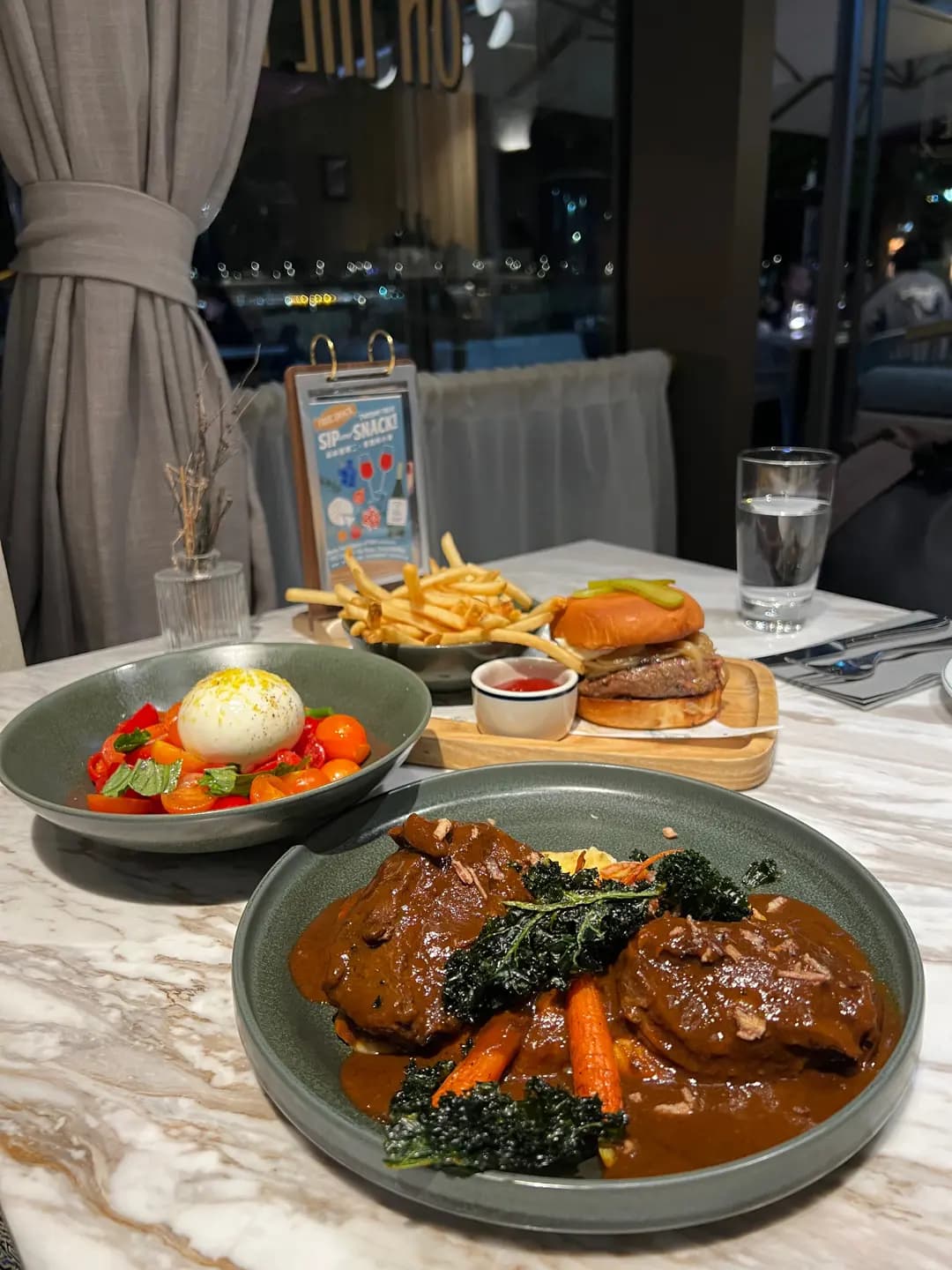 Bistro La Baie (MONTEREY Place) photo 2