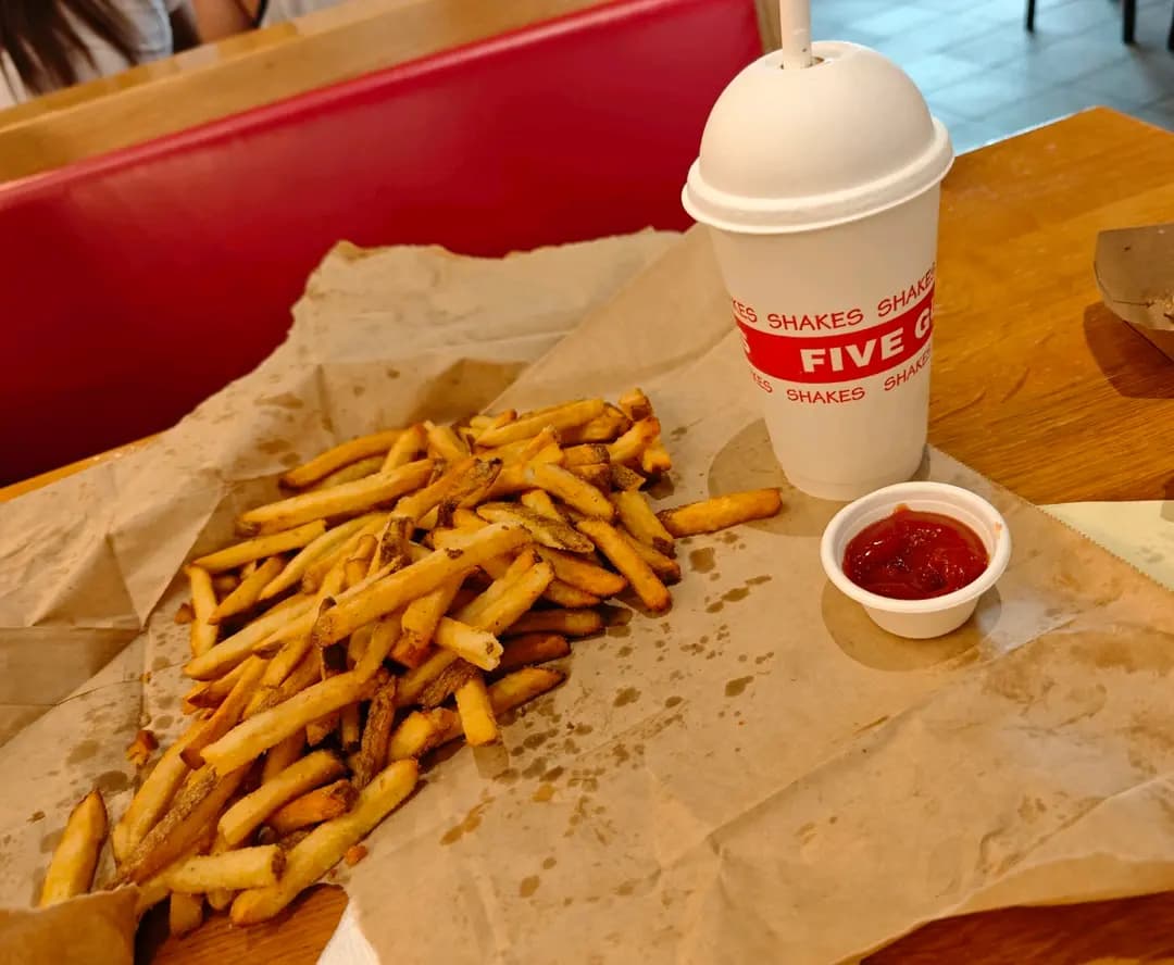 FIVE GUYS photo 4