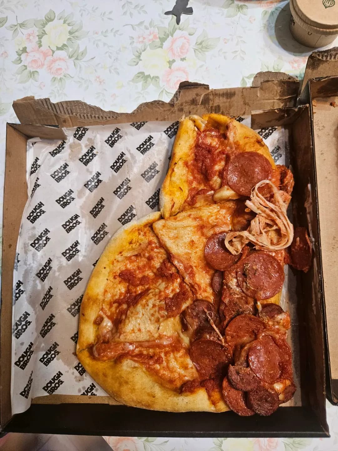 Dough Bros Pizza & Doughnuts (龍鳳樓) photo 2