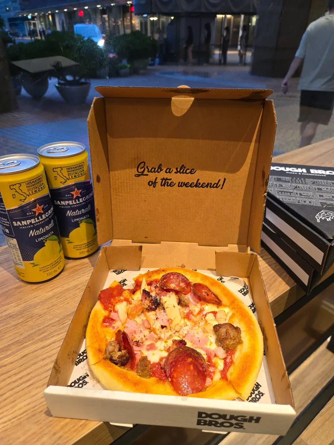 Dough Bros Pizza & Doughnuts (奧海城二期) photo 2
